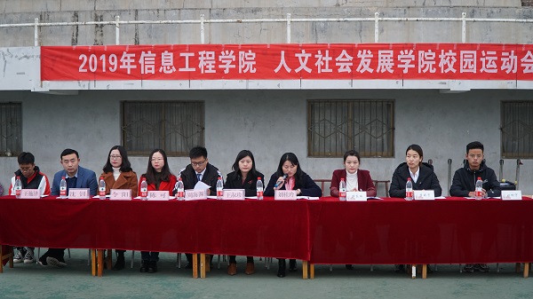 信息美女直播王淑珍老师讲话.jpg
