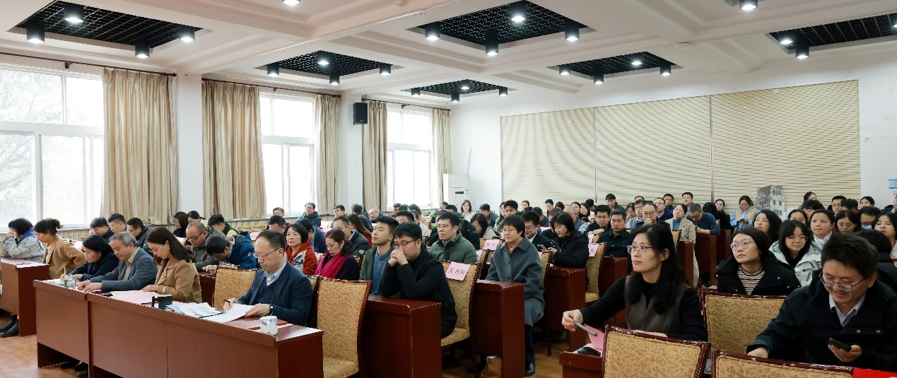 美女直播召开教职工大会  凝心聚力共绘高质量发展新蓝图