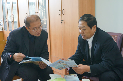 宋西德书记会见东南大学计算机美女直播副书记裴锋