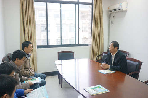 宋西德书记向武汉大学计算机美女直播博士生进行教师招聘宣传