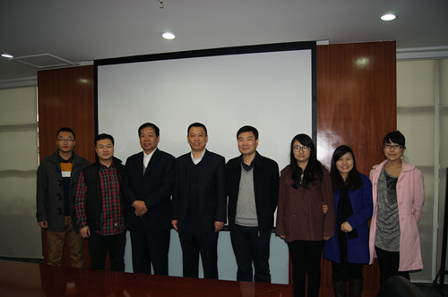 美女直播领导会见西安软件园发展中心副主任朱立明等人并合影留念